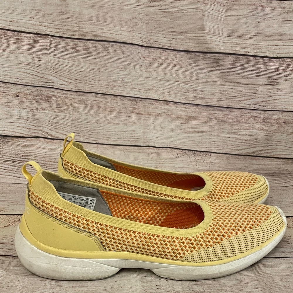 Women’s Vionic Size 7.5 Kallie Yellow slip on knit sneakers comfort no insole